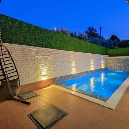 With Pool - * فتحية