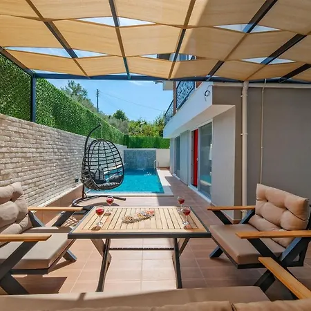 With Pool - * فتحية