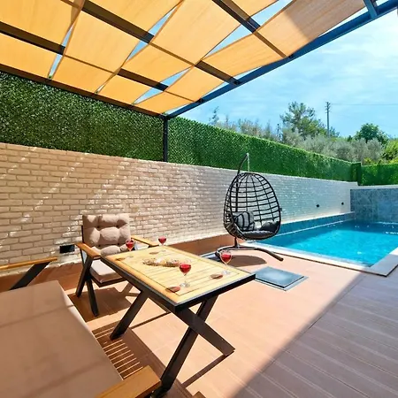 With Pool - فيلة *