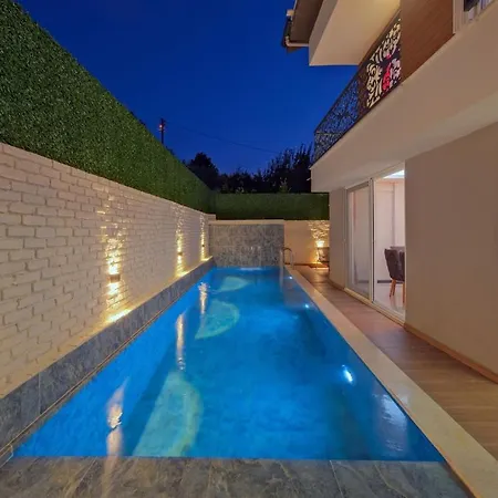 Villa With Pool - *